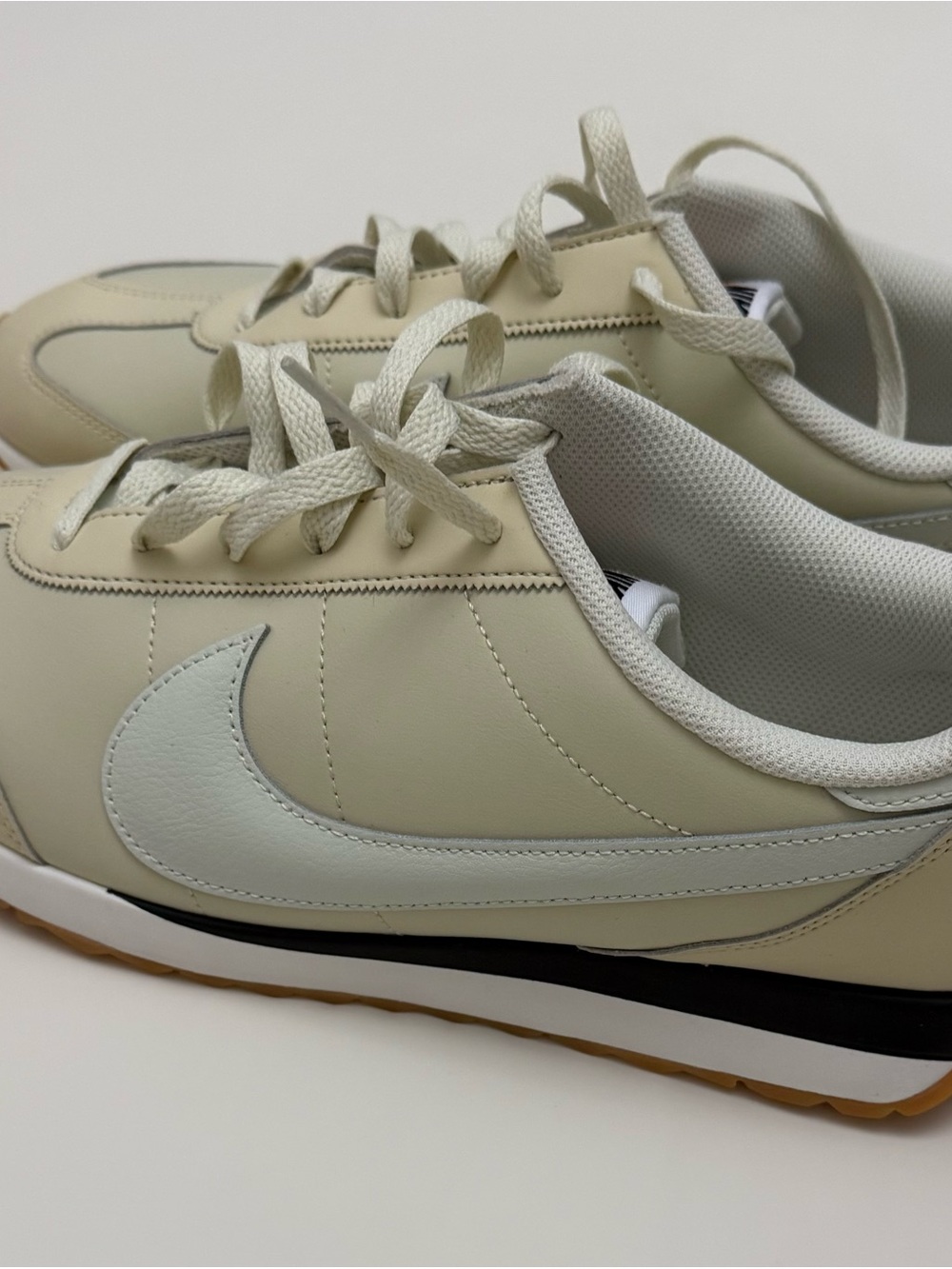 Nike Men’s Low Profile Pacific Leather Sneakers in Light Cream Sz 11